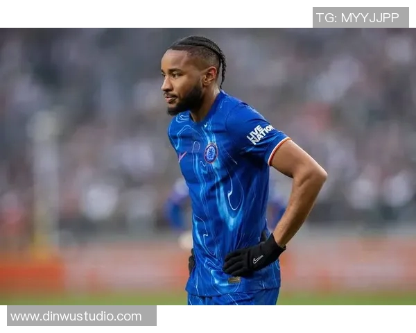 足球球星转会全过程揭秘从谈判到签约背后的运作细节